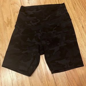 Lululemon Wunder Under Train High Rise short 6”